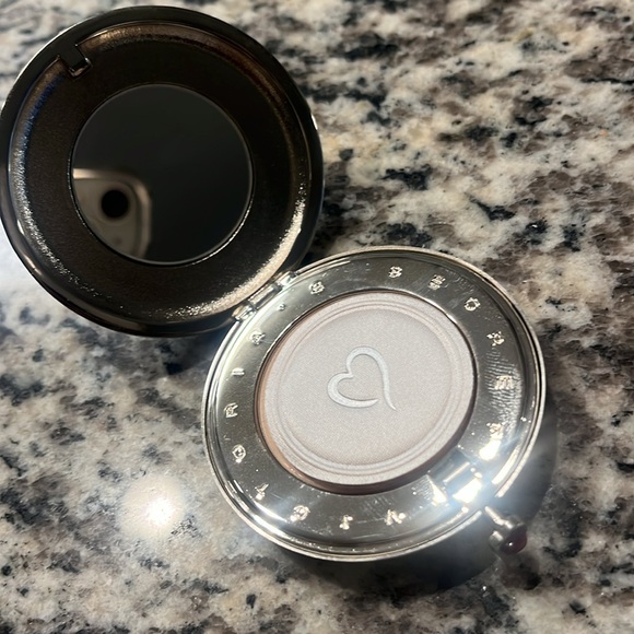 Victoria Secret Seashell Compact With Powder - Picture 6 of 6